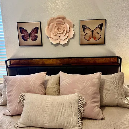 Rare To Find A Desert Jewel, West Side, 3 Bedrooms